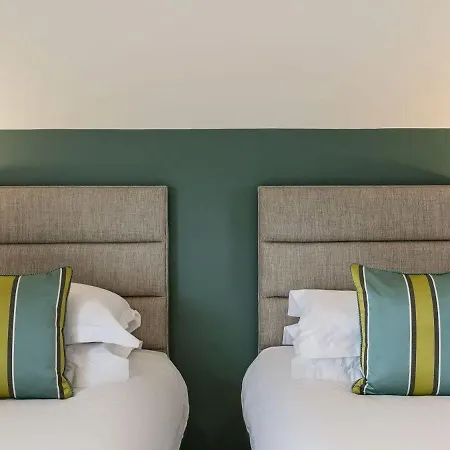 Carus Town House No 7 *
